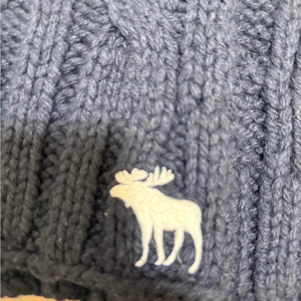 Abercrombie & Fitch Chunky Cable Knit Scarf with Moose Logo, Unisex - Picture 17 of 17